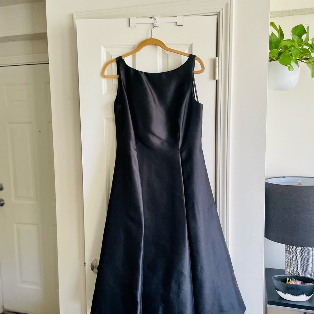Adrianna Papell beautiful classic black evening or cocktail dress